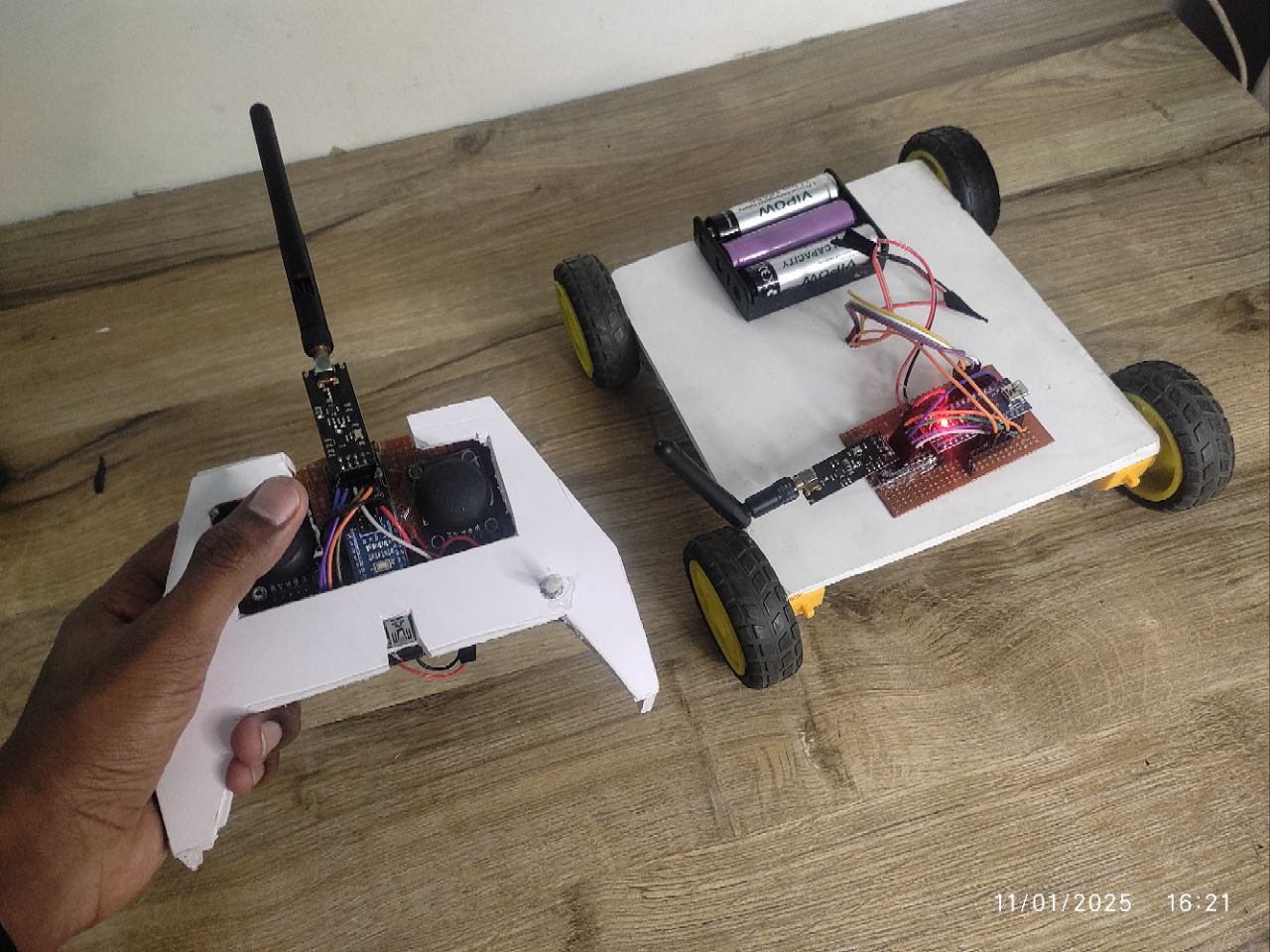 Build Your Own 7-Channel RC Transmitter and Receiver Using Arduino and NRF24L01+ photo 1