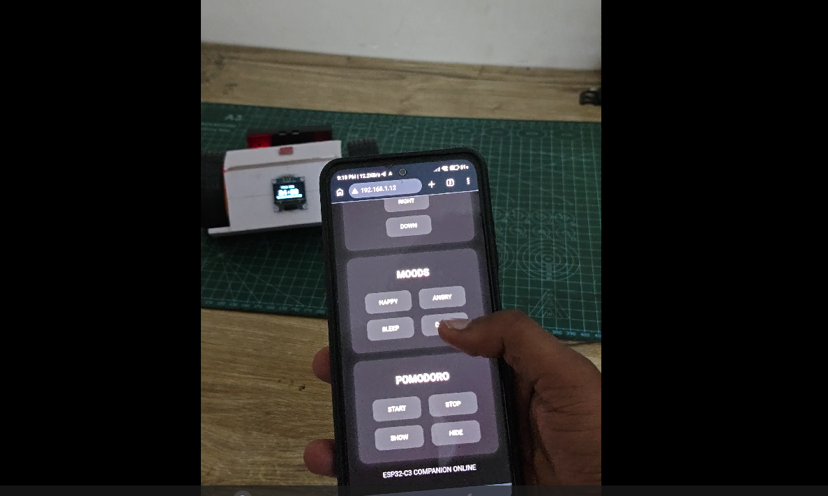 DIY ESP32 Desktop Companion Robot photo 2